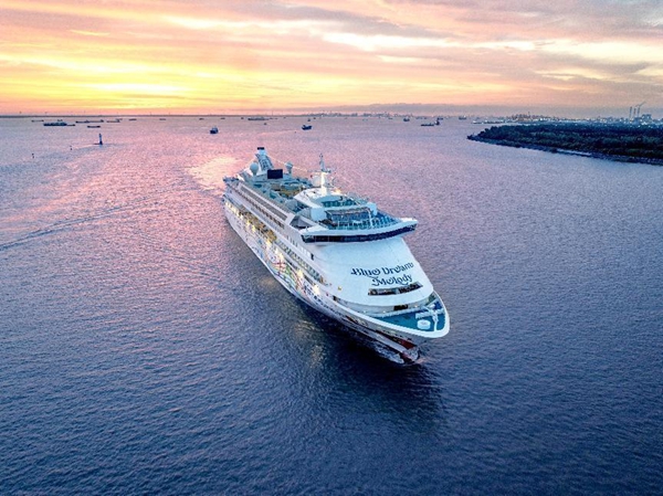 Chinesisches Kreuzfahrtschiff begibt sich auf Jungfernfahrt nach Japan