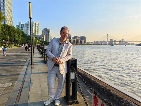 Der Deutsche Lothar findet in Shanghai Karriere und Liebe