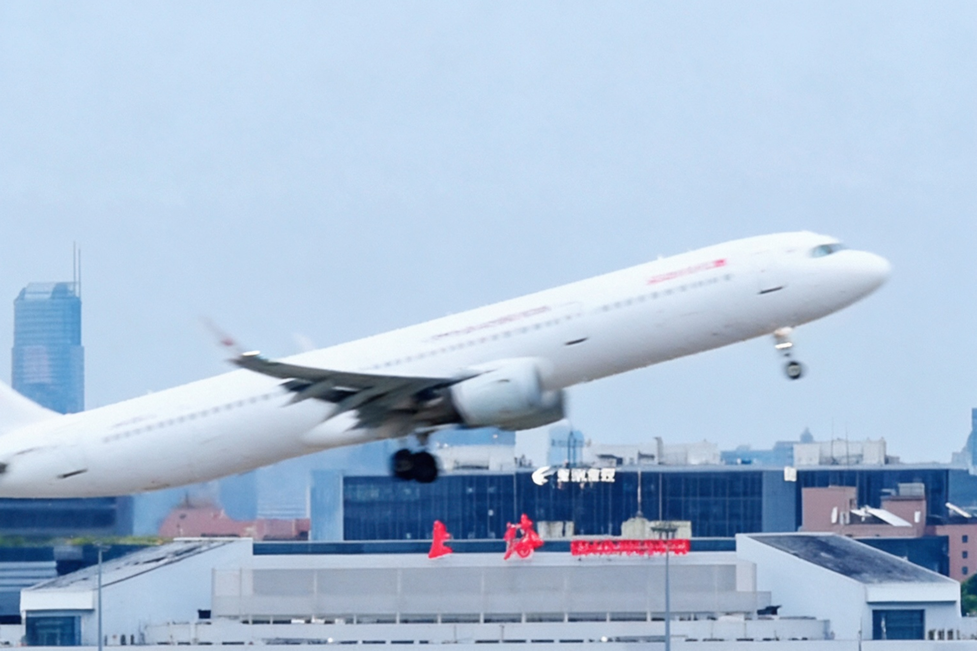 Flughafen Shanghai Hongqiao baut Serviceangebote für Passagiere aus
