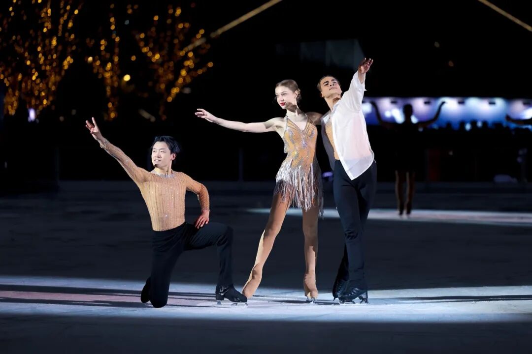 In Bildern: Winter-Event „Fantasy Waterfront Carnival“ am Ufer des Huangpu eröffnet