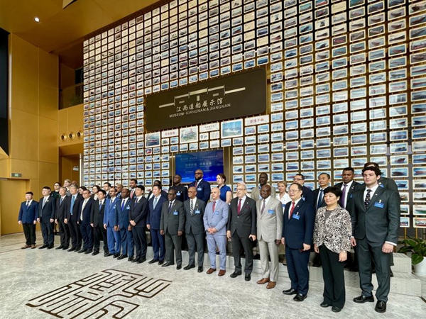 Diplomats hail China