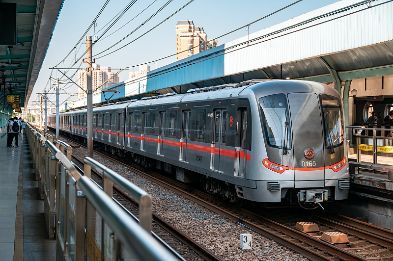 Erkunden Sie das öffentliche Verkehrssystem von Shanghai