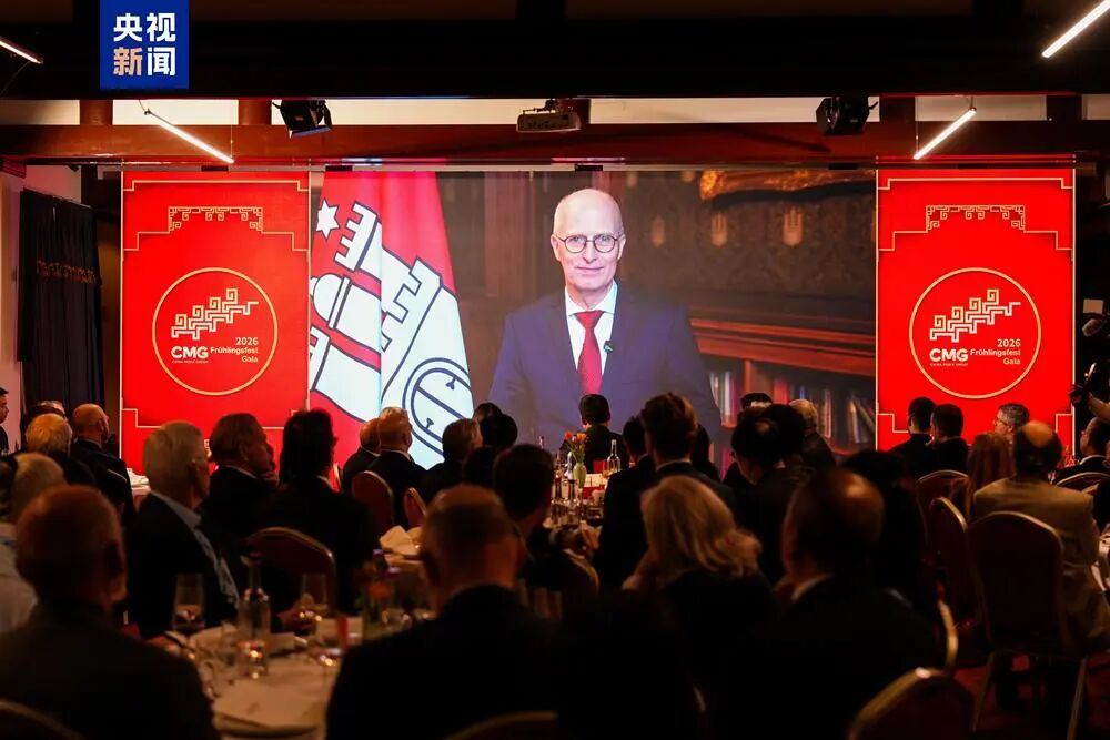 40 Jahre Städtepartnerschaft mit Shanghai: Hamburger Yu-Garten erstrahlt in „Chinesischem Rot“