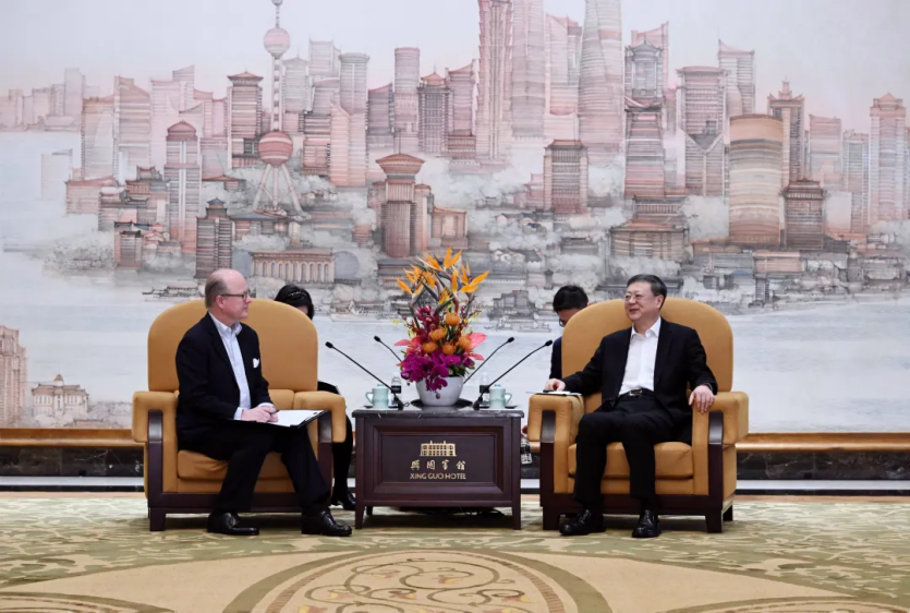 Chen Jining trifft führende Personen von zwei deutschen Unternehmen