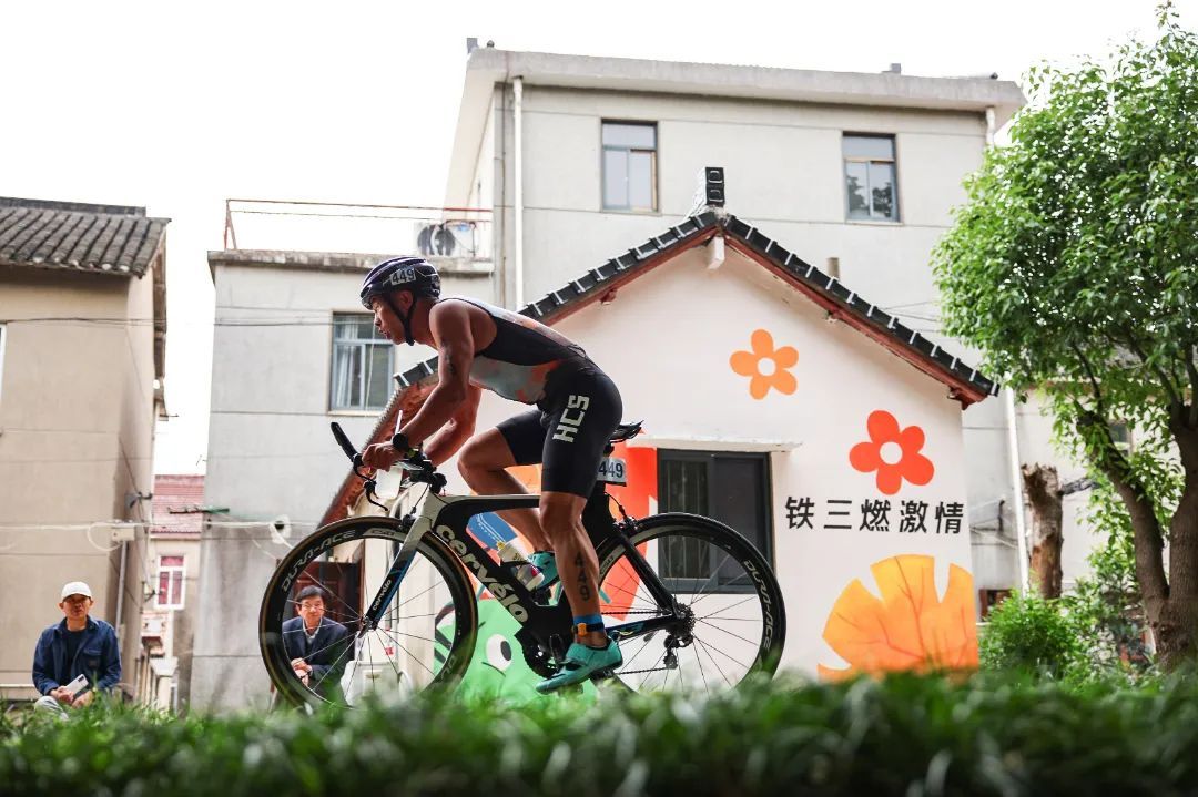 Schweizer Doppelsieg beim Internationalen Triathlon des Yangtse-Flussdeltas 2025