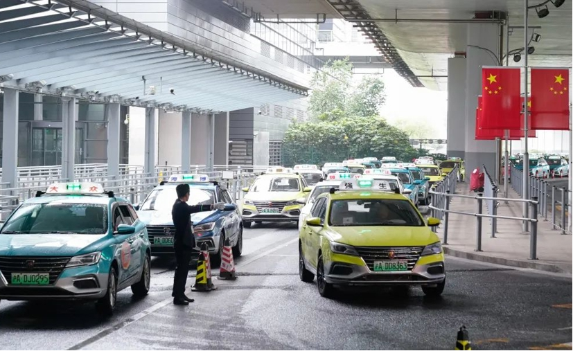 Shanghais Flughäfen verzeichnen Rekordzahlen an Reisenden während der Maifeiertage