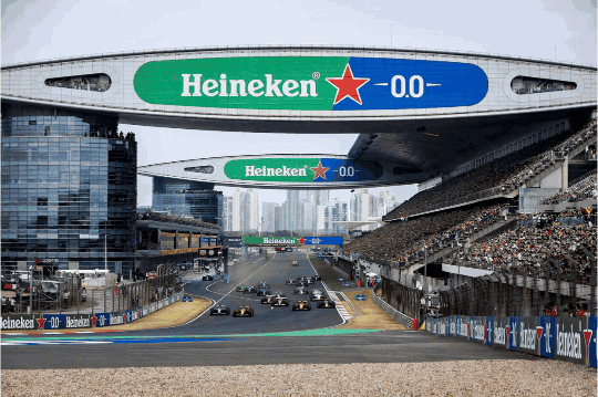 Shanghai feiert das „Checkered Flag Carnival“