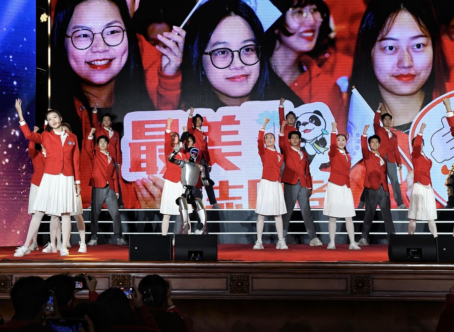 CIIE-Freiwillige bereit für die Messe