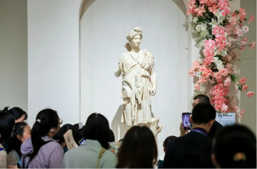 Shanghai zieht 16,9 Millionen Besucher zu Maifeiertagen an