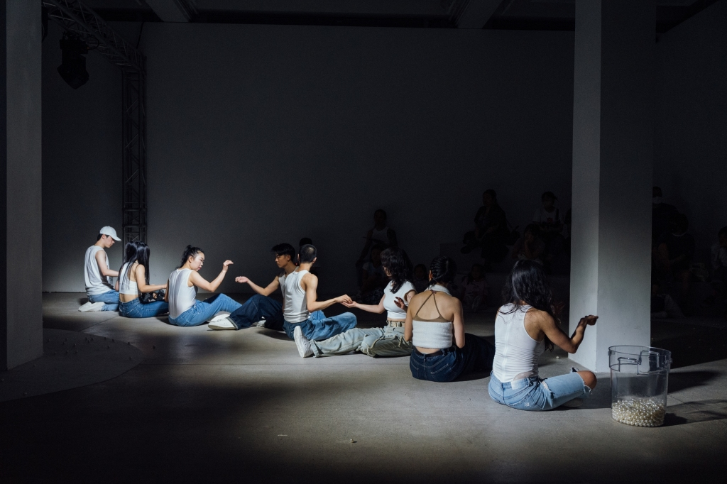 Internationale Choreografen begeistern die jungen Tänzer auf der Biennale in Shanghai