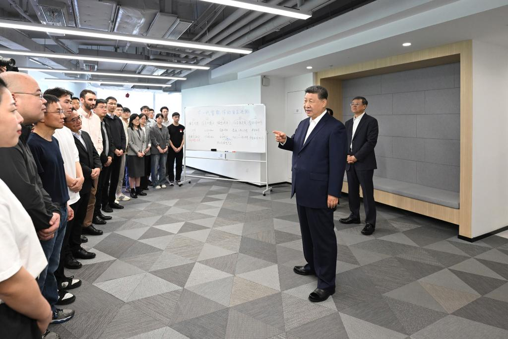 Xi inspiziert KI-Industrie in Shanghai und fordert deren Entwicklung