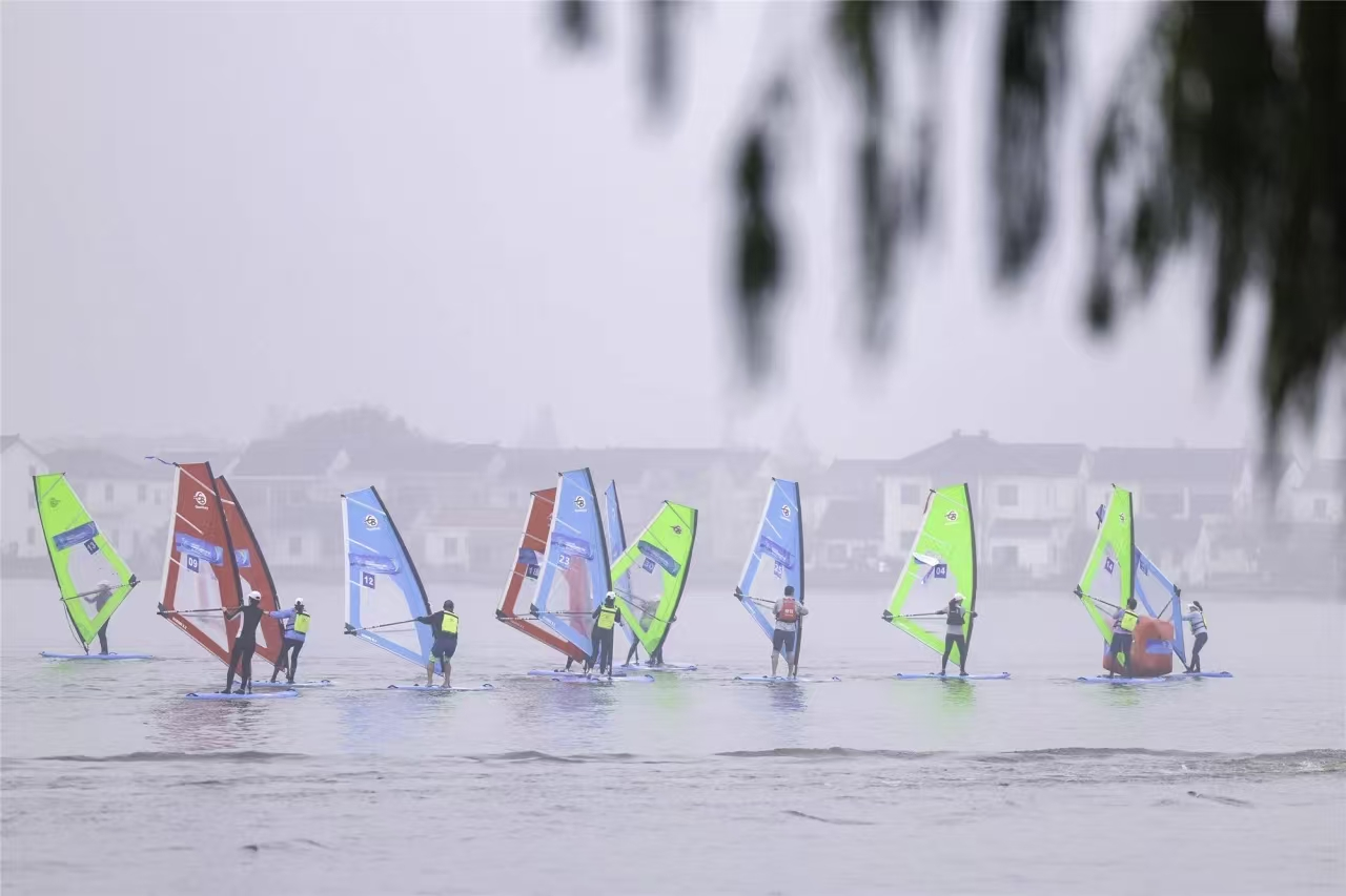 Die China iQFOiL Masters 2025 bringen Windsurfen auf olympischem Niveau nach Shanghai