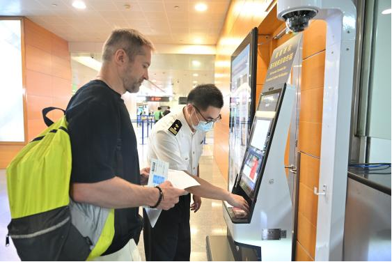 Shanghai kündigt verbesserte Steuerrückerstattung bei Ausreise für „Sommer in Shanghai“ an
