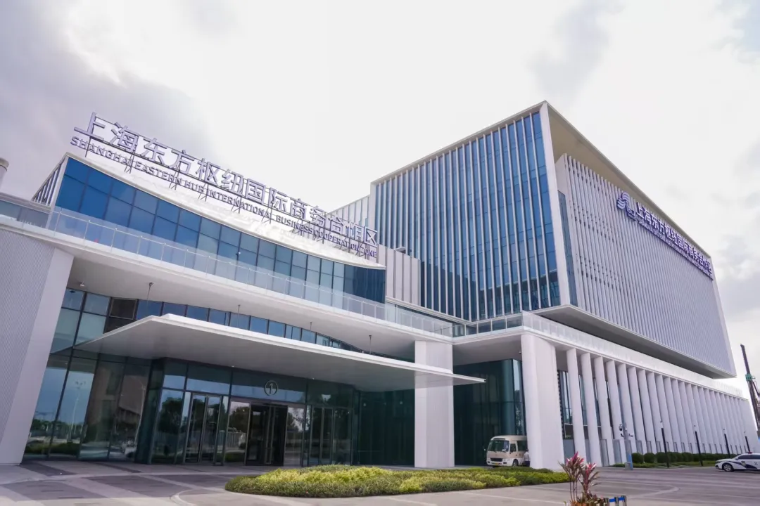 Erkundung der Internationalen Geschäftskooperationszone „Eastern Hub“ in Shanghai