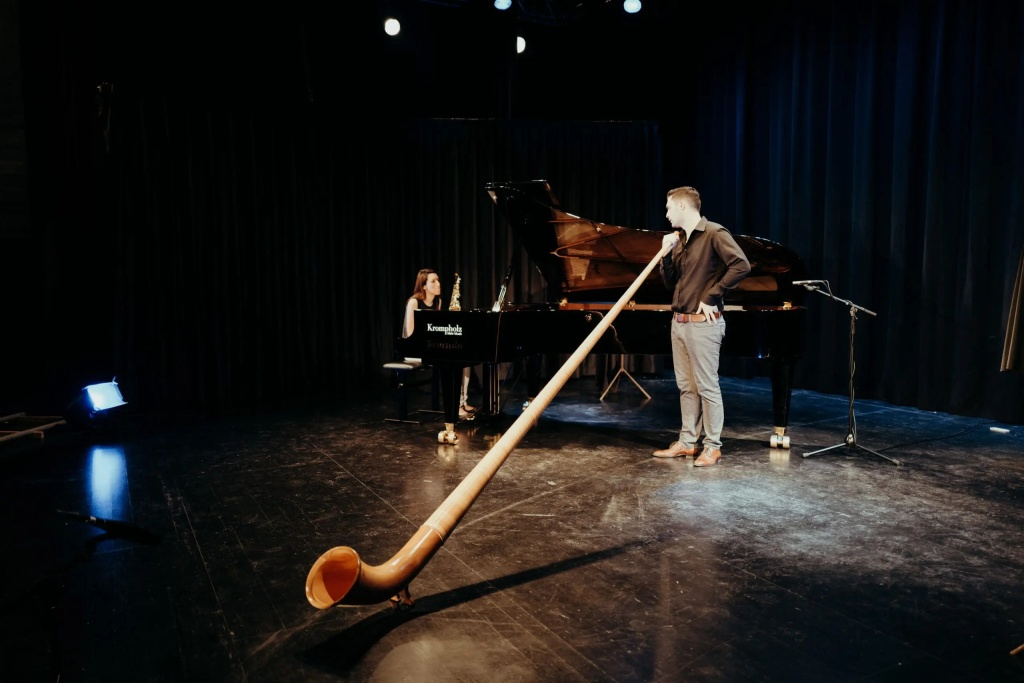 Schweizer Duo bringt Alphornspiel nach Shanghai