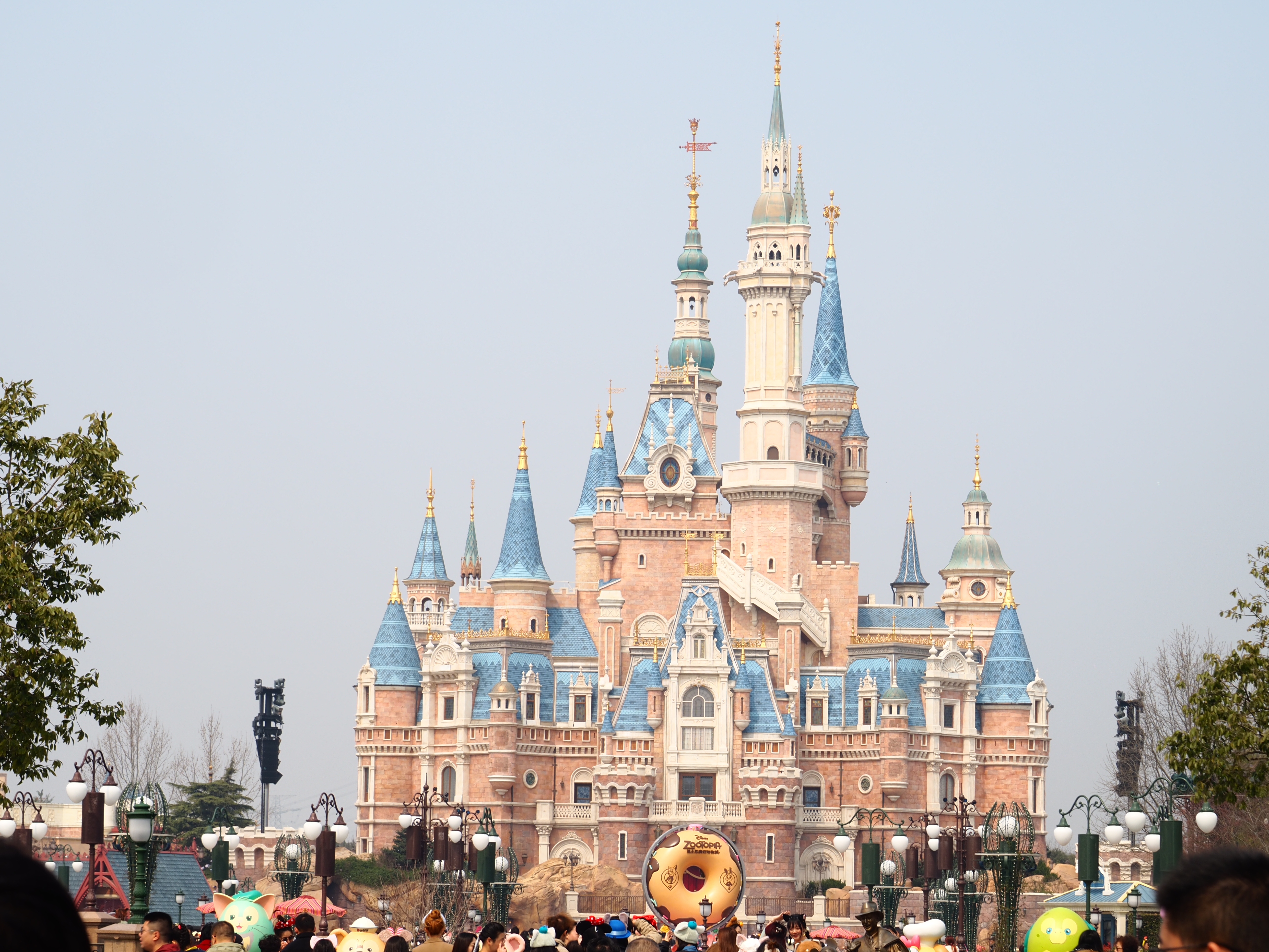 Shanghai Disneyland macht Spatenstich für Spider-Man-Themenland