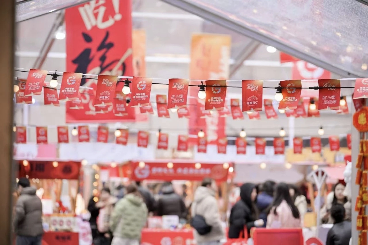 Diplomaten präsentieren lokale Spezialitäten auf Shanghais festlicher Weltmesse