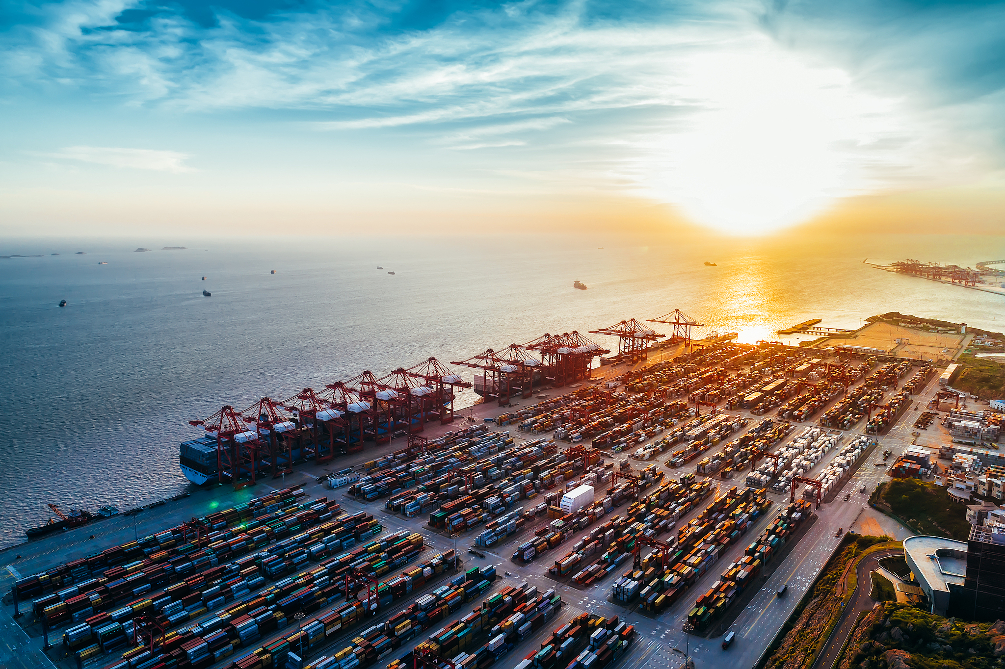 Shanghai belegt zweiten Platz unter Schifffahrtszentren