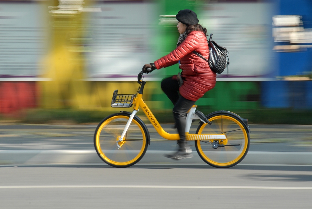 Wie meldet man ein E-Bike an und wie fährt man damit?