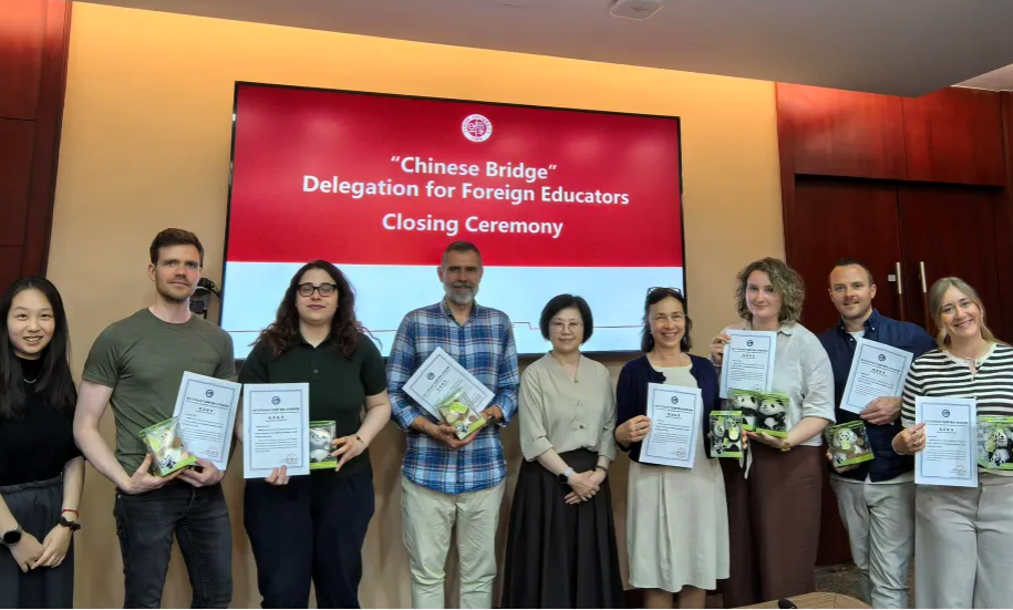 Schulterschluss im Bildungswesen: Erste „Chinese Bridge“-Delegation des Konfuzius-Instituts Hamburg besucht Shanghai