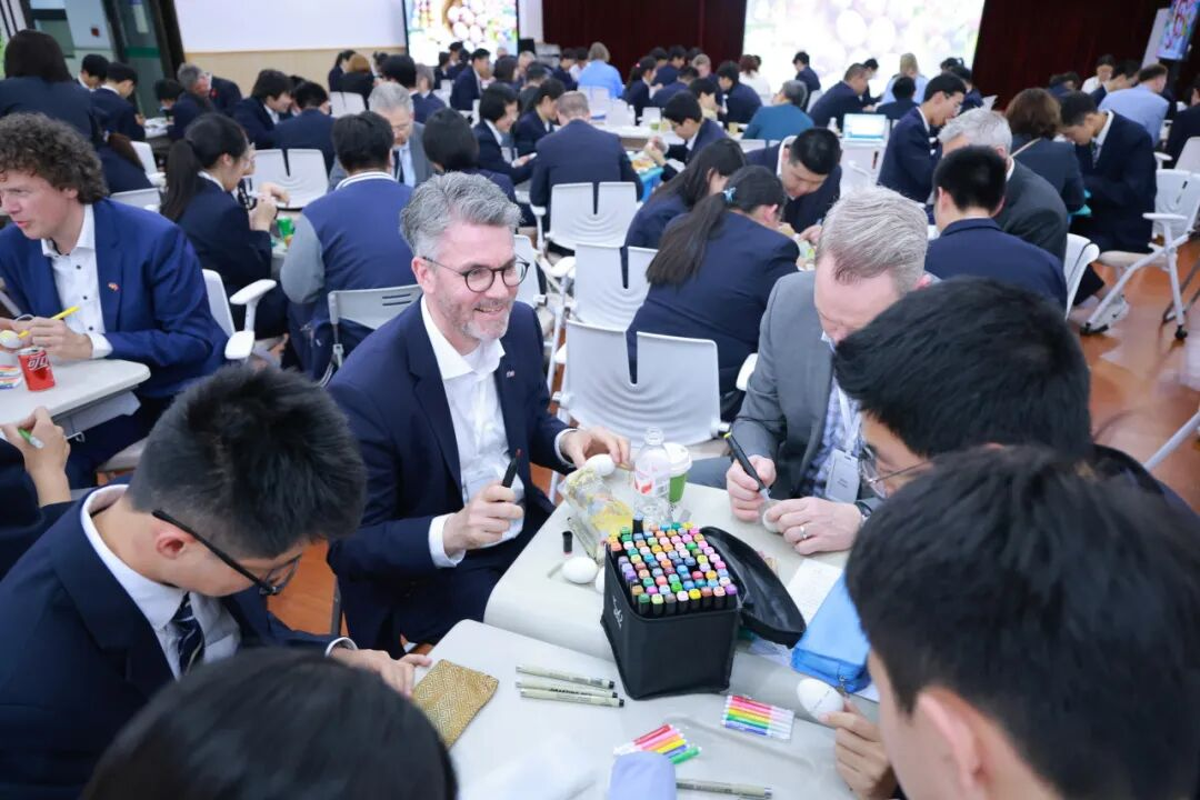 Deutsche Schulleiter besuchen Shanghai Cao Yang No. 2 Middle School